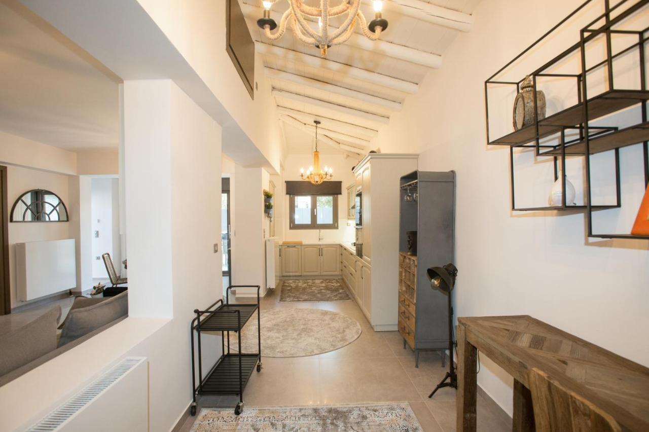 Dolphin Villa Peraía Екстериор снимка