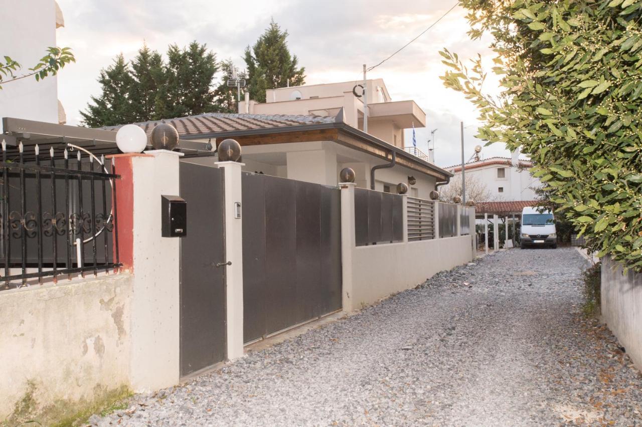 Dolphin Villa Peraía Екстериор снимка