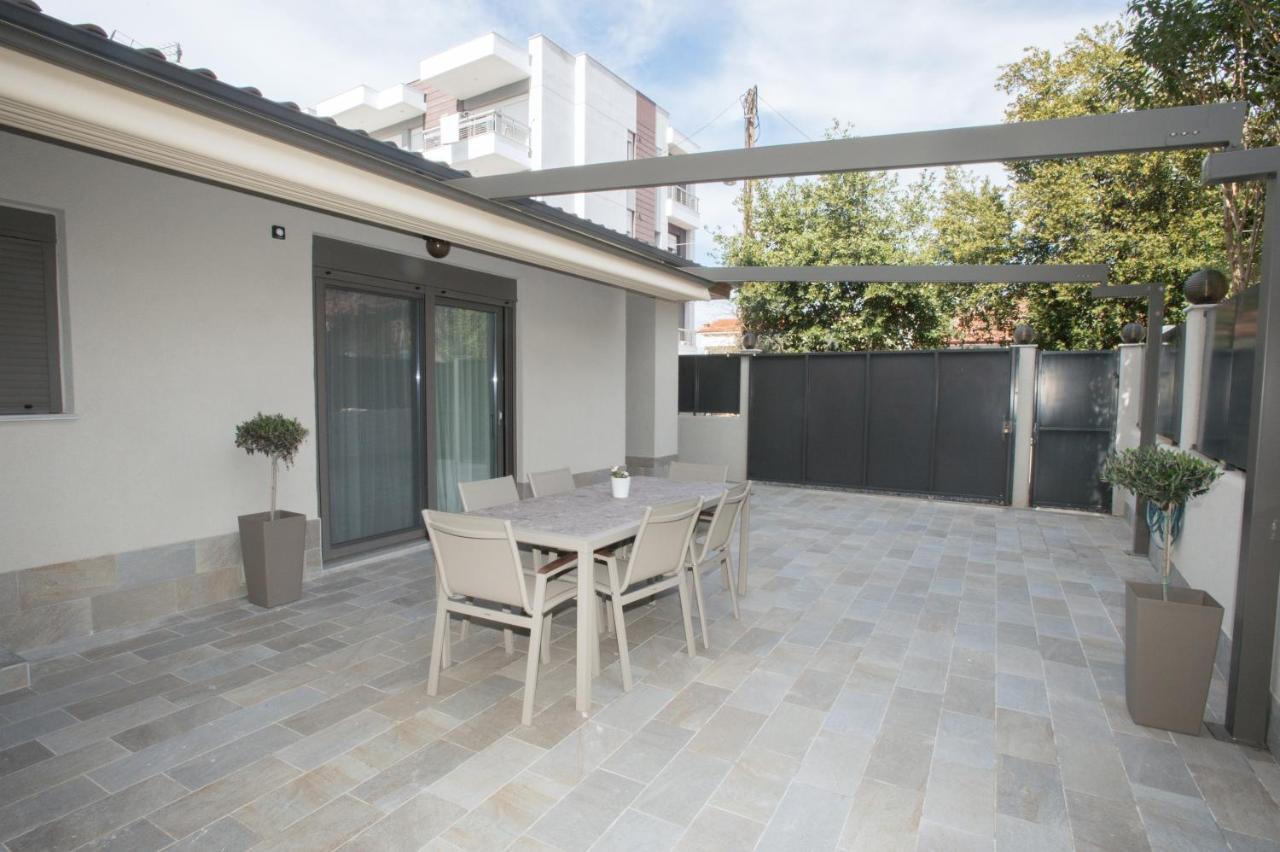 Dolphin Villa Peraía Екстериор снимка
