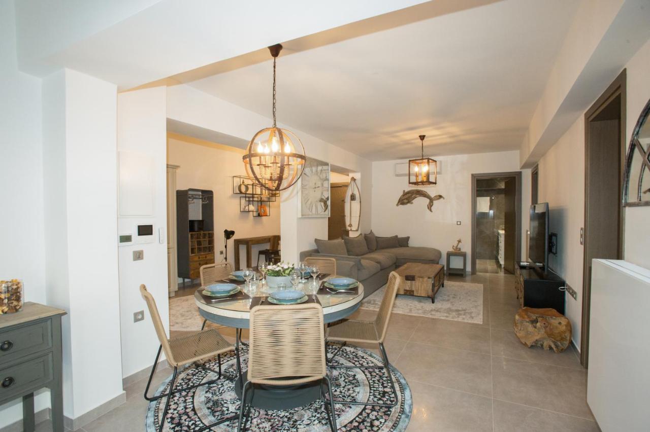Dolphin Villa Peraía Екстериор снимка