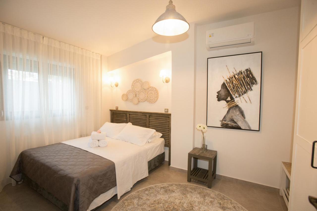 Dolphin Villa Peraía Екстериор снимка