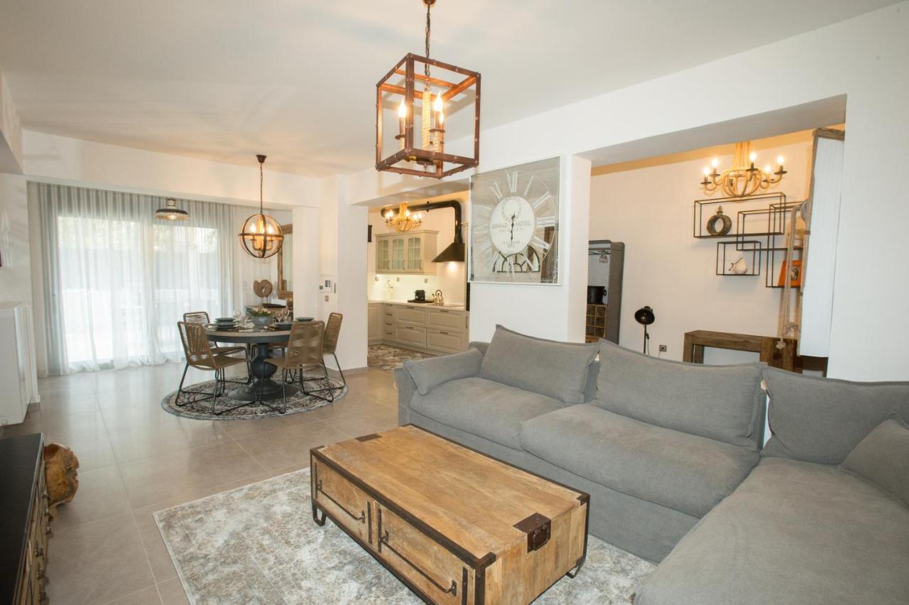 Dolphin Villa Peraía Екстериор снимка