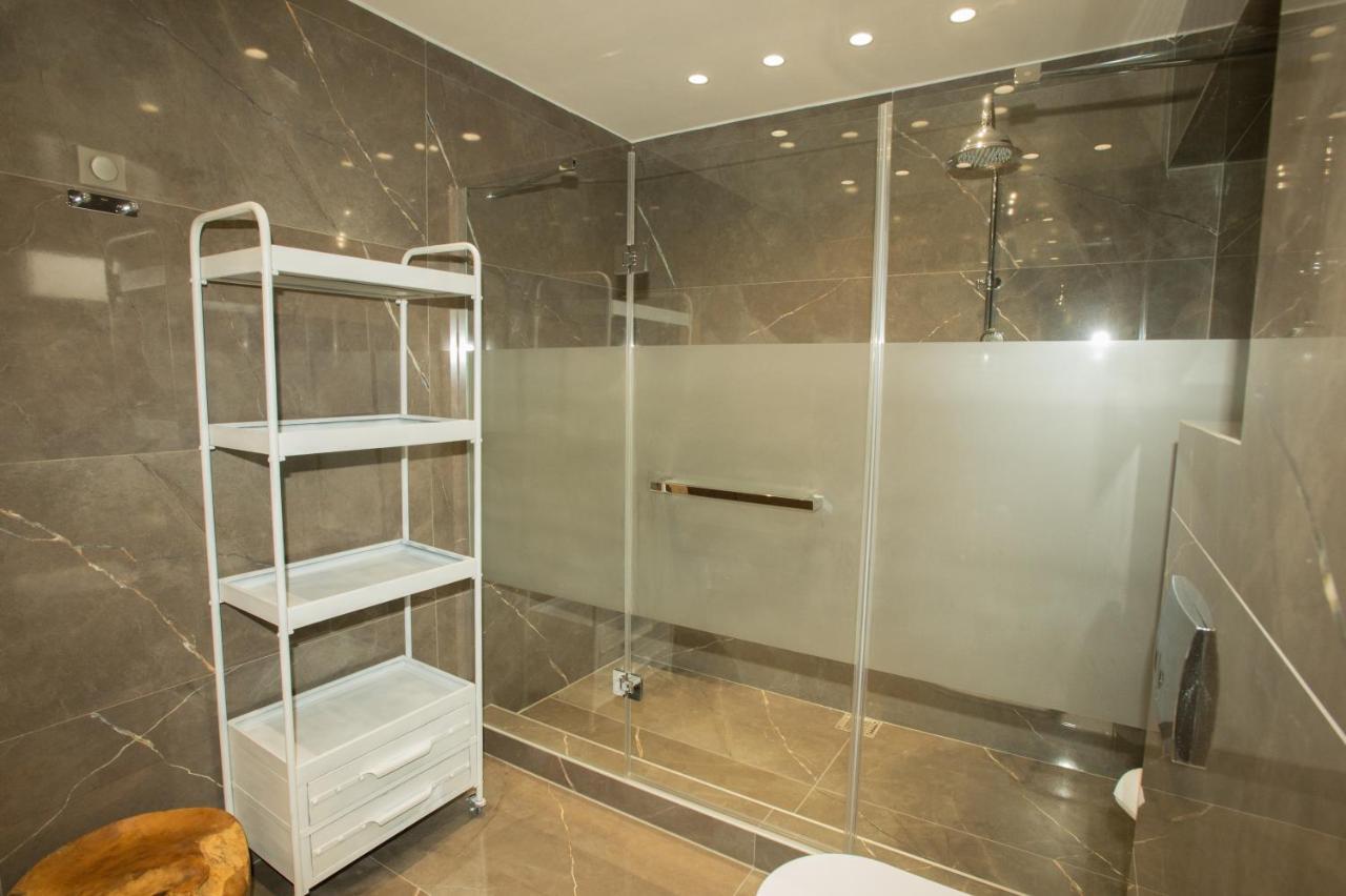 Dolphin Villa Peraía Екстериор снимка