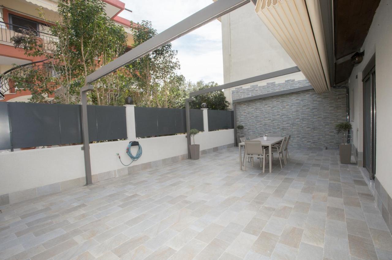 Dolphin Villa Peraía Екстериор снимка